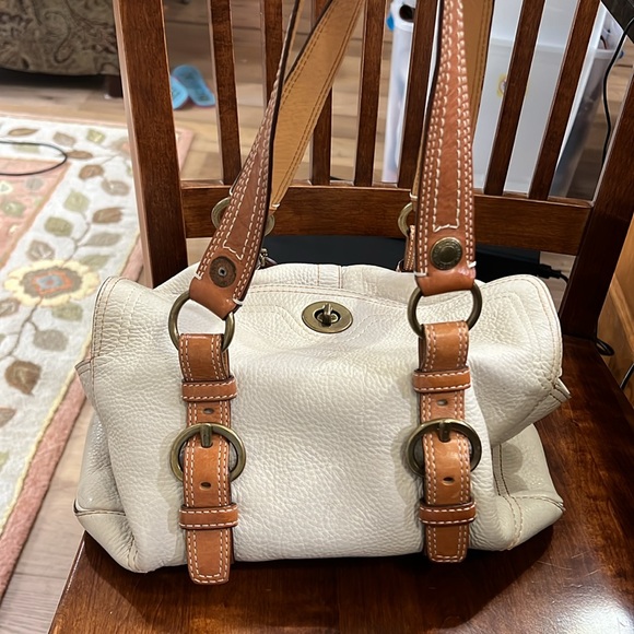 Good Condition cream pebble leather tan straps Coach - Picture 2 of 3